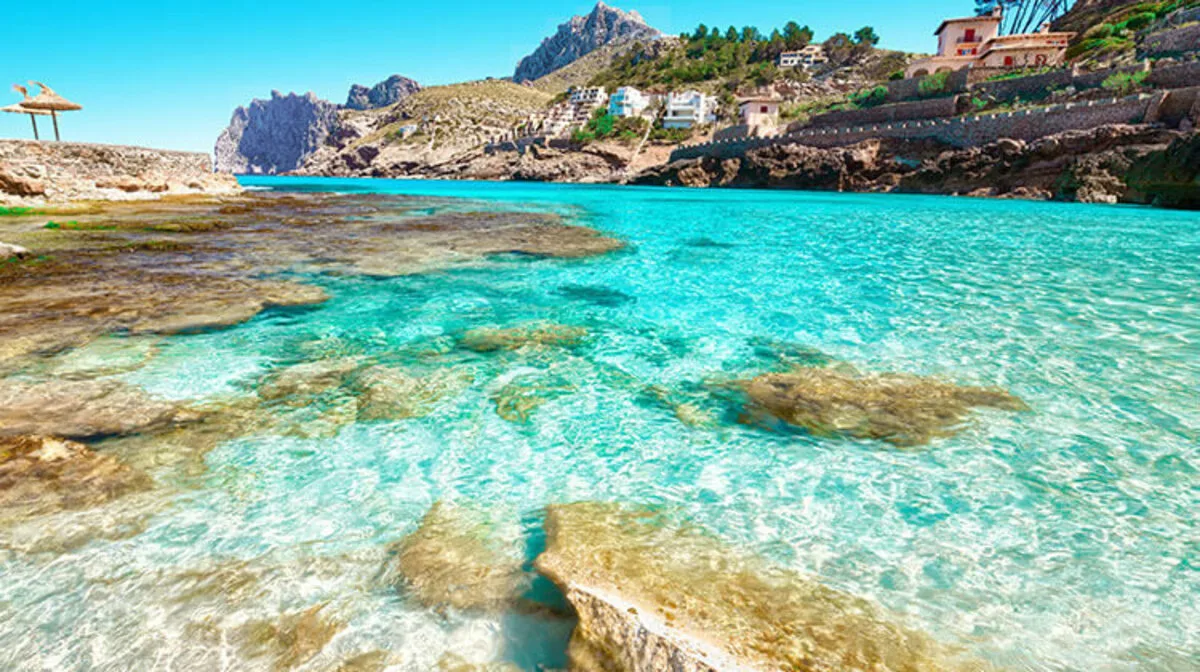 Calas de Cala Sant Vicenç entre acantilados
