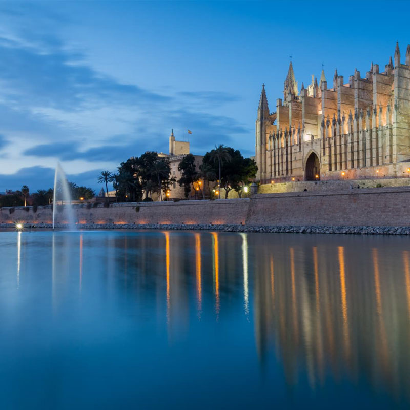 Parc de la Mar mit Kathedrale im Hintergrund